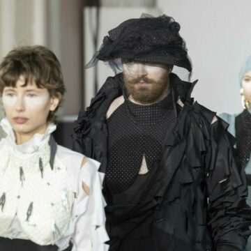 img-512 Sam Smith, apariție șocantă la Paris Fashion Week