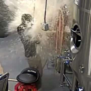 img-543 Inundație cu bere la o fabrică americană. Compania anunță că vinde „în ediție limitată”