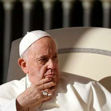 Episcopul polonez acuzat de acoperirea agresiunilor sexuale demisionează sub presiunea Papei Francisc