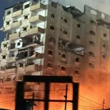 Israelul lovește un turn rezidențial emblematic în sudul Rafah, spun locuitorii pentru Reuters