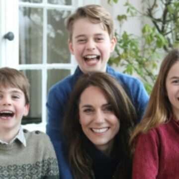 img-564 Prințesa de Wales, Kate, se recuperează după operație și apare într-o fotografie oficială alături de copiii săi