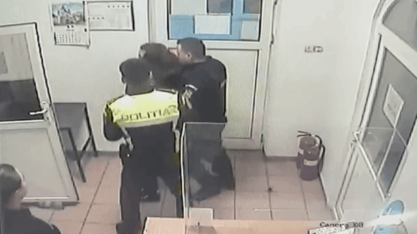 img-59 Tânără reținută pentru agresarea a doi polițiști