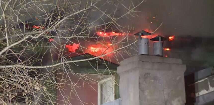 img-614 Incendiu violent în București: o casă a fost făcută scrum și sunt suspiciuni că focul a fost pus intenționat