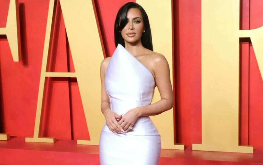 Kim Kardashian, apariție elegantă la Oscar alături de noul ei iubit. Cum au fost surprinși cei doi