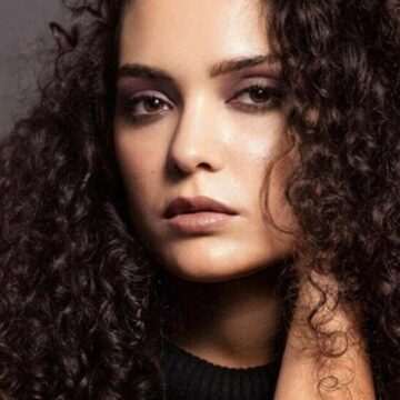 Reîntâlnirea emoționantă a unei tinere adoptate în Italia cu mama biologică din România