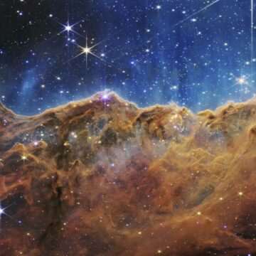 img-785 NASA anunță descoperirea a două stele în formare, înconjurate de alcool și gheață