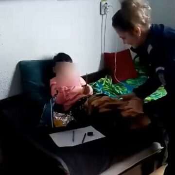 img-893 Copil de 3 ani găsit de jandarmi în timp ce mergea cu tricicleta pe mijlocul drumului prin Rădăuți, tremurând de frig