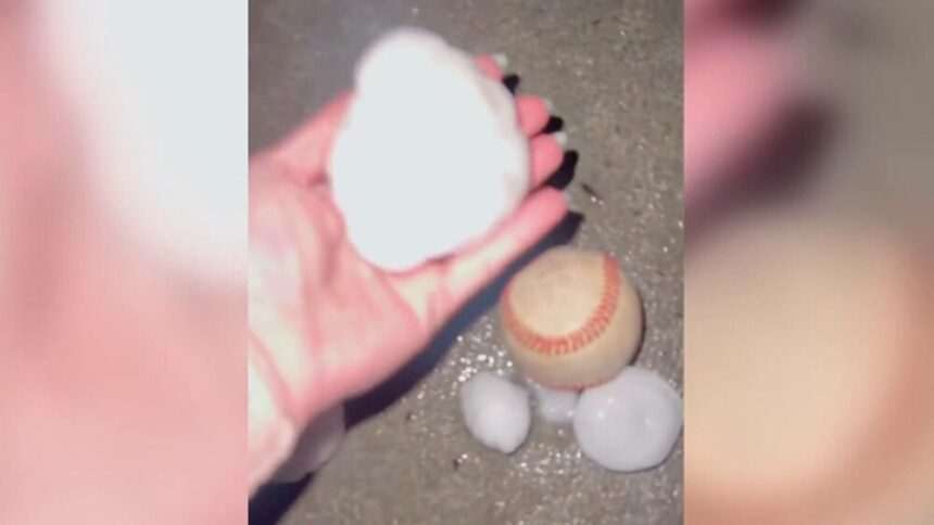 img-895 Furtuni devastatoare în SUA: Cel puțin trei oameni au murit din cauza tornadelor însoțite de grindină