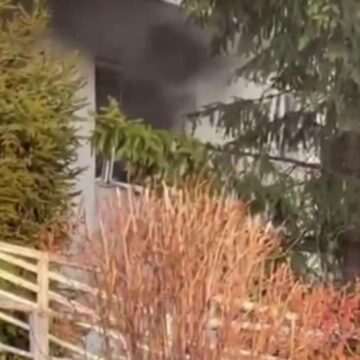 img-905 Incendiu puternic într-un bloc din Onești