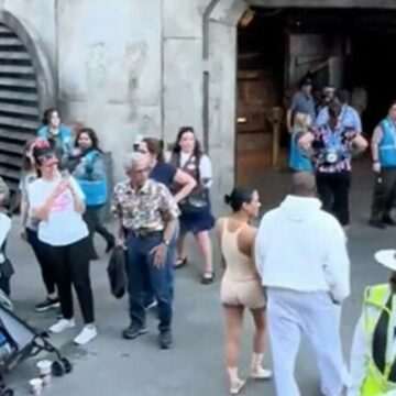 img-1003 Bianca Censori șochează cu o nouă apariție la Disneyland alături de Kanye West