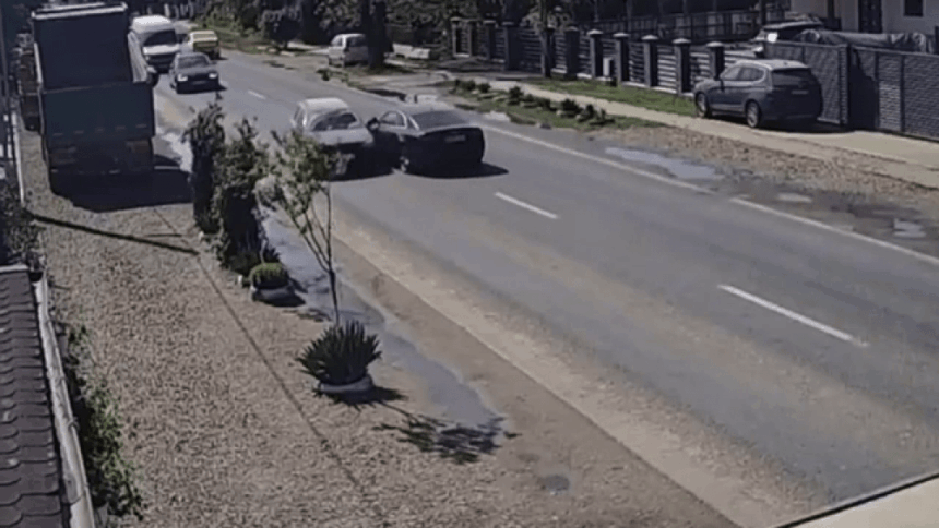 Șoferiță de 25 de ani intră pe contrasens și izbește o mașină în Buzău