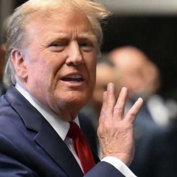 img-1084 Incident tragic la tribunalul din Manhattan – Un individ își dă foc în fața instanței în care are loc procesul lui Donald Trump