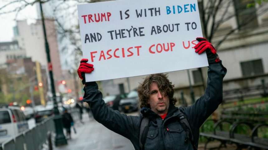 img-1124 Tragedia din fața tribunalului: Bărbatul care și-a dat foc în timpul procesului lui Donald Trump a murit