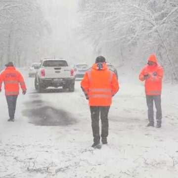 img-1174 Avertizare de avalanșă: Strat de zăpadă de peste jumătate de metru la munte