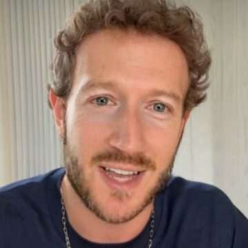 Mark Zuckerberg reacționează la o fotografie virală în care apare cu barbă