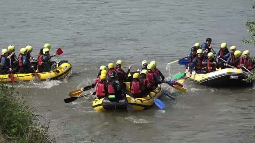 img-1332 Săptămâna verde la Târgu Mureș. Elevii s-au mutat din sala de clasă pe malul apei și au îmbinat teoria cu practica