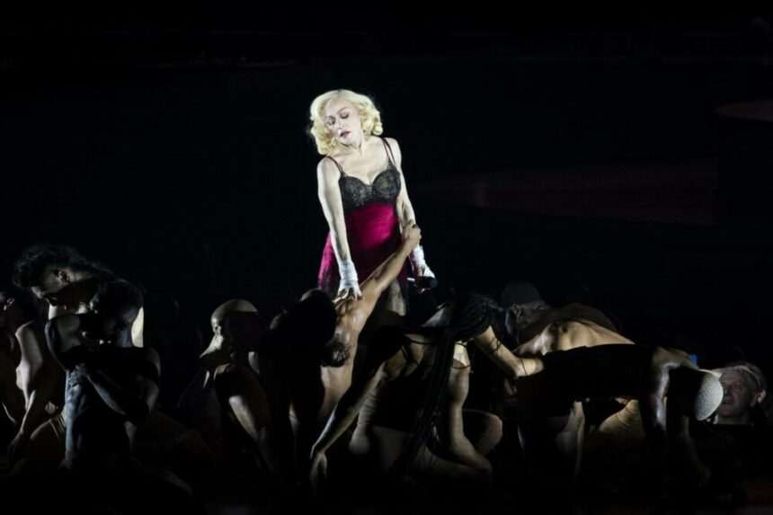 img-1342 Madonna dată în judecată de fani pentru întârzierea la un concert