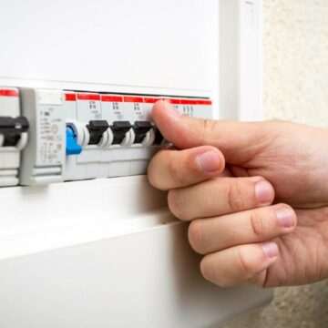 img-1393 Controverse privind instalarea celui de-al doilea contor pentru electricitate in Romania