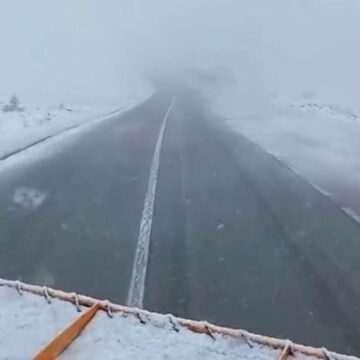 img-1397 Atenție! Ninge pe Transalpina: sfaturi pentru șoferi