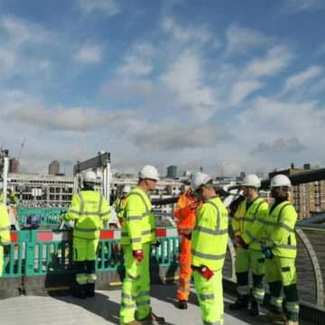 Români exploatați în UK: o poveste de trafic de persoane și sclavie modernă