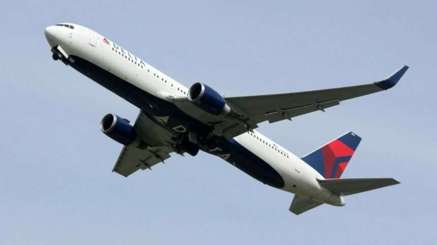 Incidentul avionului Delta Airlines: Toboganul de urgență dispărut și revenirea neplanificată la aeroport