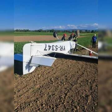 Un avion a aterizat de urgență în Alba. Pilotul a scăpat teafăr ca prin minune