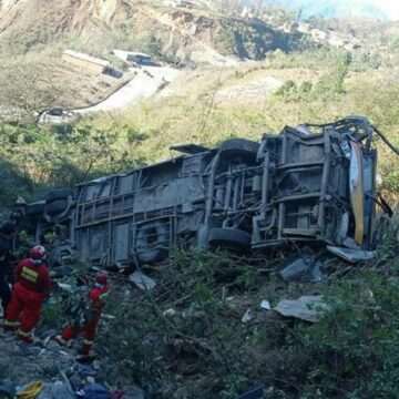 img-1637 Tragedie în Peru. Un autobuz a căzut într-un râu, iar 23 de persoane au murit