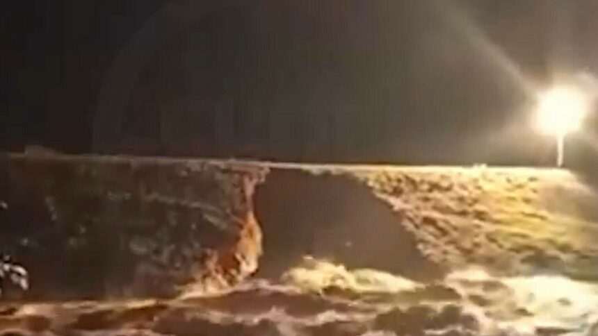 img-284 Ruperea unui baraj în Rusia: Mii de case amenințate de inundații