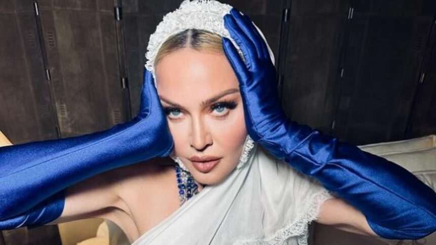 img-310 Madonna, dată în judecată de doi fani pentru întârzierea pe scenă