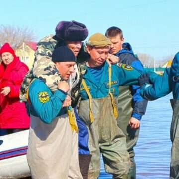 img-325 Mii de ruși evacuați de urgență în Urali din cauza inundațiilor
