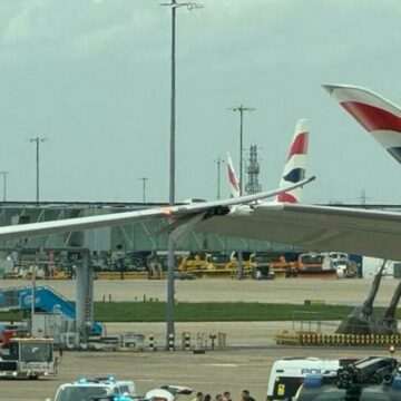 img-332 Incident pe aeroportul Heathrow: Două avioane de pasageri s-au acroșat pe pistă
