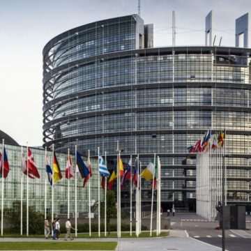 Politicienii europeni se angajează să nu folosească inteligența artificială pentru diseminarea dezinformării