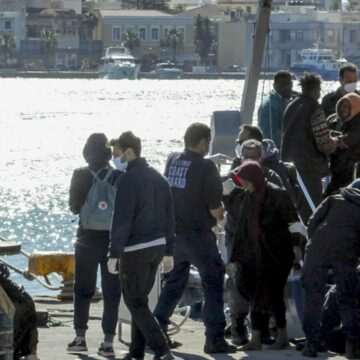 Tragedie în Grecia: Trei copii au decedat după ce o ambarcaţiune cu migranţi s-a răsturnat în largul unei insule