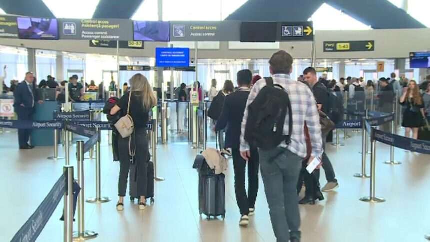 Cetățeni străini prinși cu acte false pe aeroporturile din România