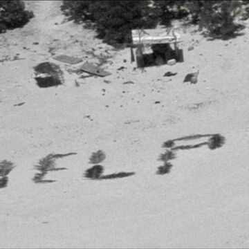 img-625 Trei marinari au fost salvați după ce au fost blocați pe o insulă din Pacific