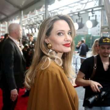 Angelina Jolie și fiica sa Vivienne la lansarea unui nou musical