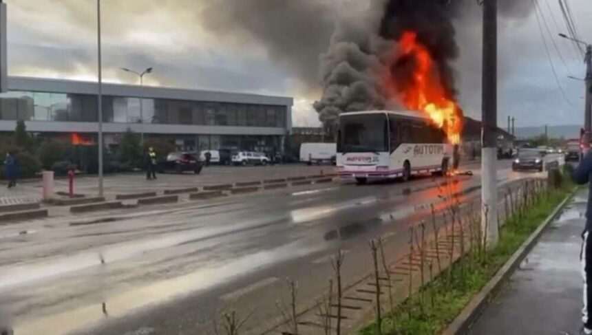 img-70 Incendiu la un autobuz plin cu elevi în Caraș-Severin