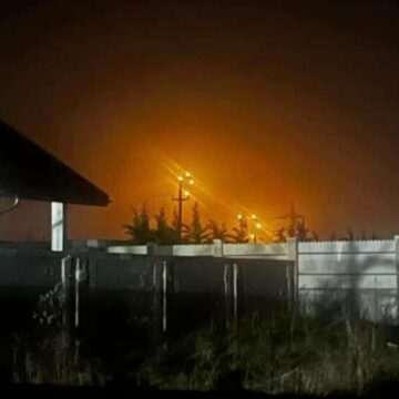 Luminile ciudate filmate pe cerul nopții din Galați