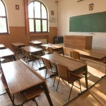 img-793 Ministerul Educației solicită părinților să-i raporteze pe dascălii care chiulesc de la ore