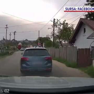 img-828 Doi șoferi din Iași, căutați de polițiști după ce au executat manevre imprudente pe calea ferată | VIDEO