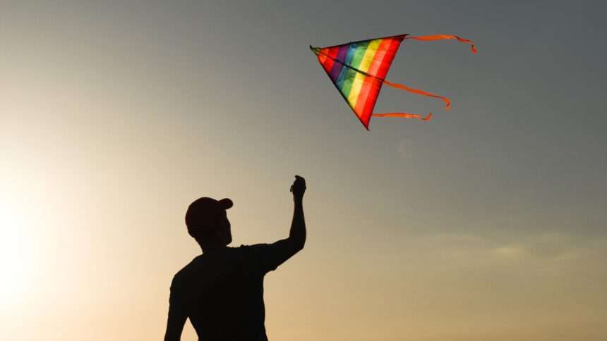 img-859 Pericolul jocului cu zmeul aproape de liniile electrice – Pățania unui tânăr din Mureș