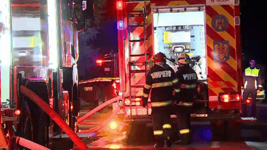 img Incendiu puternic la o fabrică de mobilă din Caraș-Severin