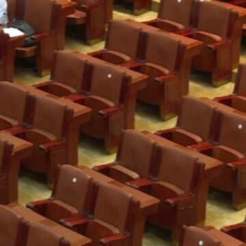 img-866 Parlamentarii trec la un program de lucru hibrid și cu doar 3 ore pe săptămână: o justificare controversată