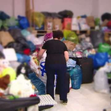 img-876 Primul magazin din București care vinde produse donate: banii vor ajunge la sărmani