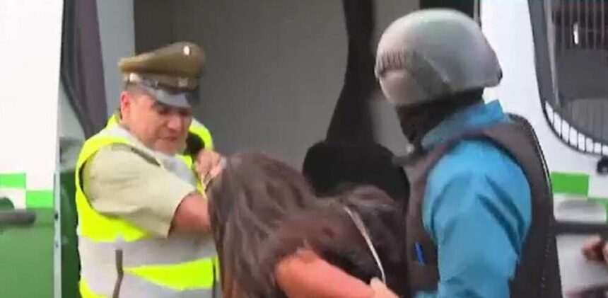 img-90 Femeia din Chile care a împușcat trei oameni după ce a furat pistolul unui polițist