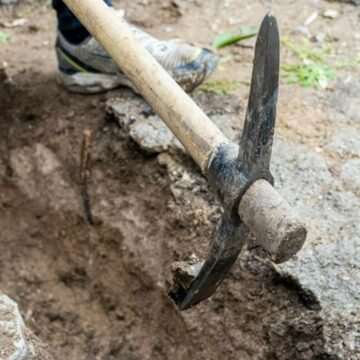 img-940 Povestea unui băiat care a săpat timp de șase ani în grădină pentru a-și face propria locuință, după o ceartă cu părinții