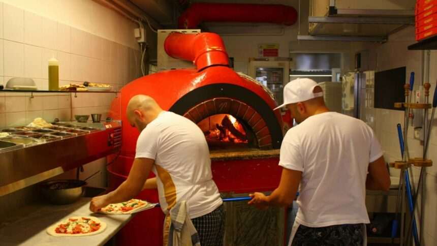 img-1004 Problema rezolvată de proprietarul unei pizzerii după ce a pus camere ascunse în local