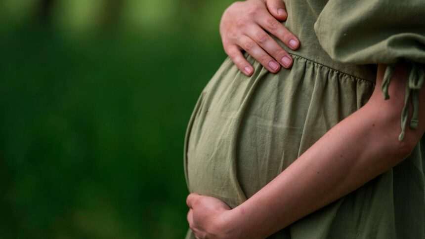 Scuza unui bărbat care a lăsat-o gravidă pe sora geamănă a soției. „Suntem genetic la fel”