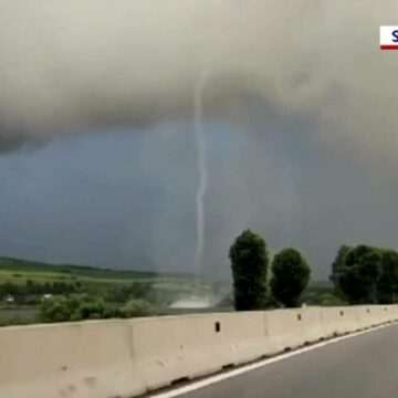 img-170 Fenomenul ciudat de pe lacul Mărtinești din Cluj: o trombă marină sau o tornadă anticiclonică?