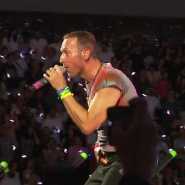 img-177 Reacțiile românilor după concertul Coldplay: Controverse și emoții pe Arena Națională